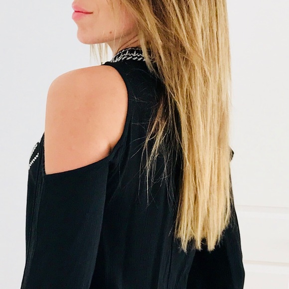 Sold on Mercari ✨Cold Shoulder Black and Ivory Top - Picture 4 of 4